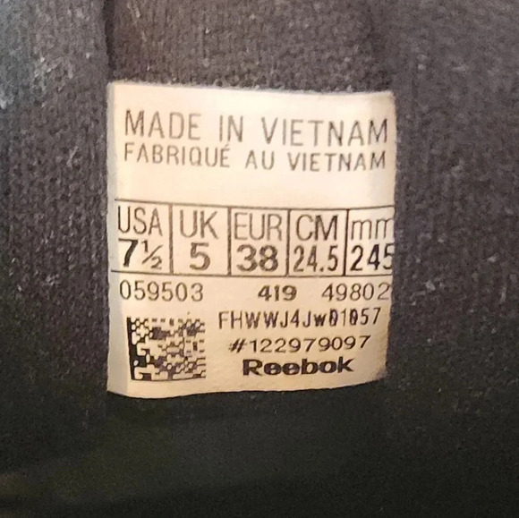 Reebok Classic Black Leather Sneakers with gum sole women's size 7.5 Y2K Retro - Picture 9 of 11